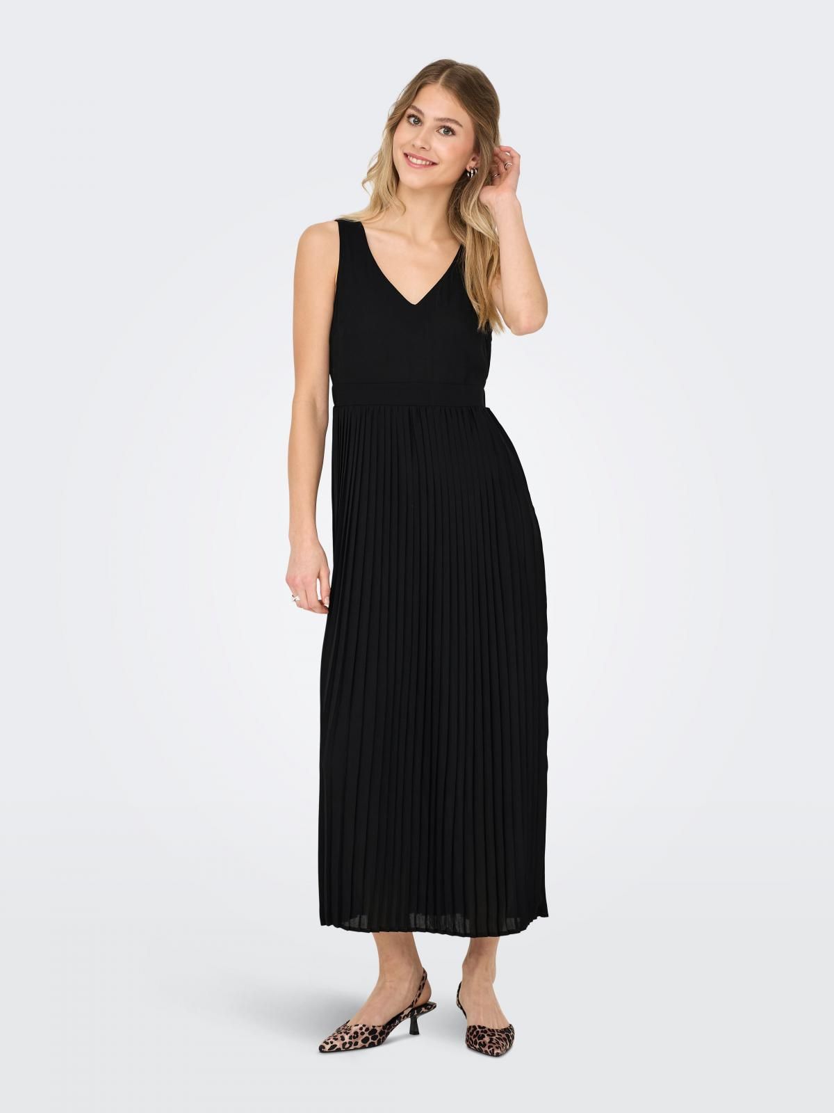 온리 플리츠 브이넥 슬리브리스 롱 원피스 15347625_2161 BLACK / BLACK - 상세 이미지 5