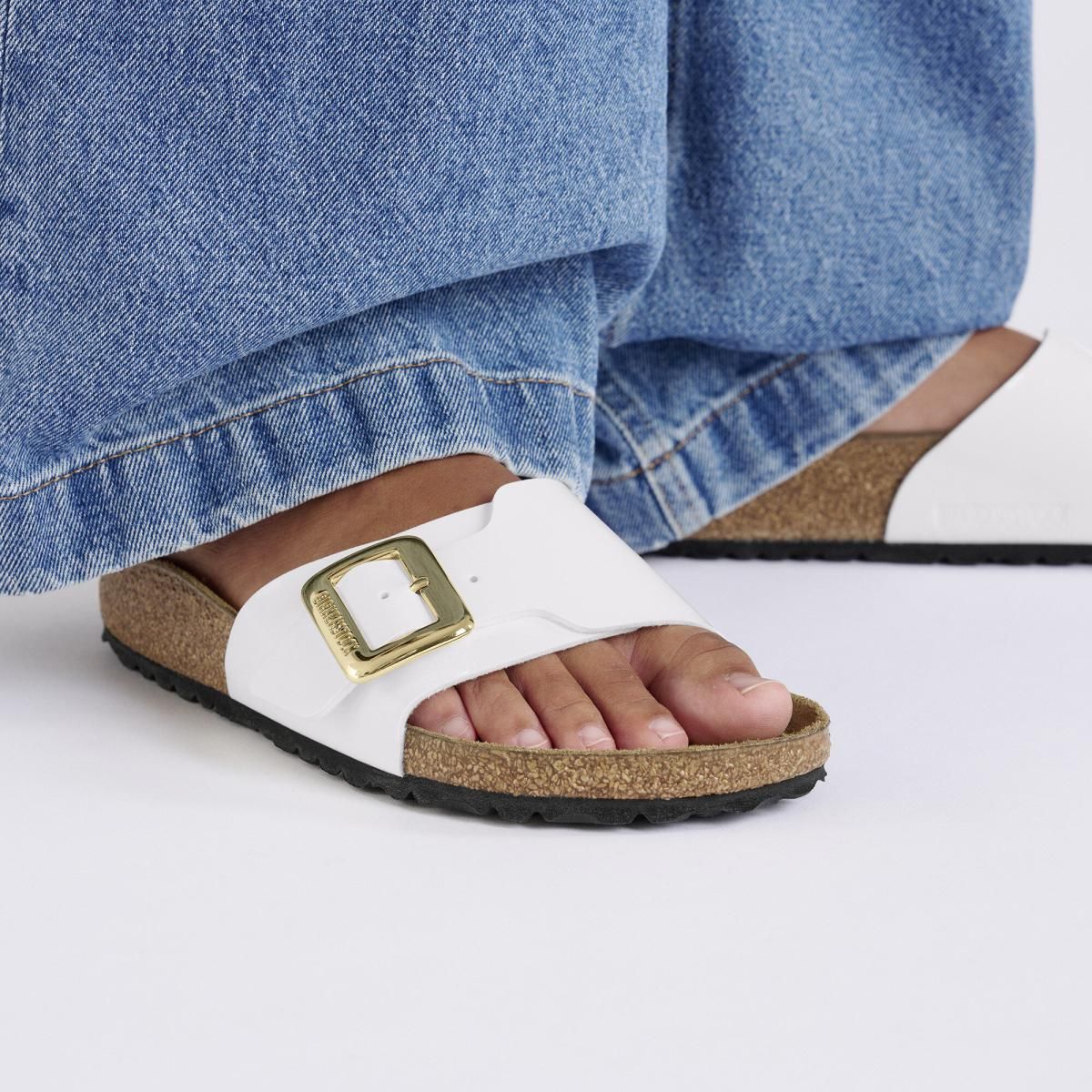 버켄스탁 글로시 버클 쿠션 BirkoFlor 스트랩샌들 1029460/1029437 PATENT WHITE - 상세 이미지 4