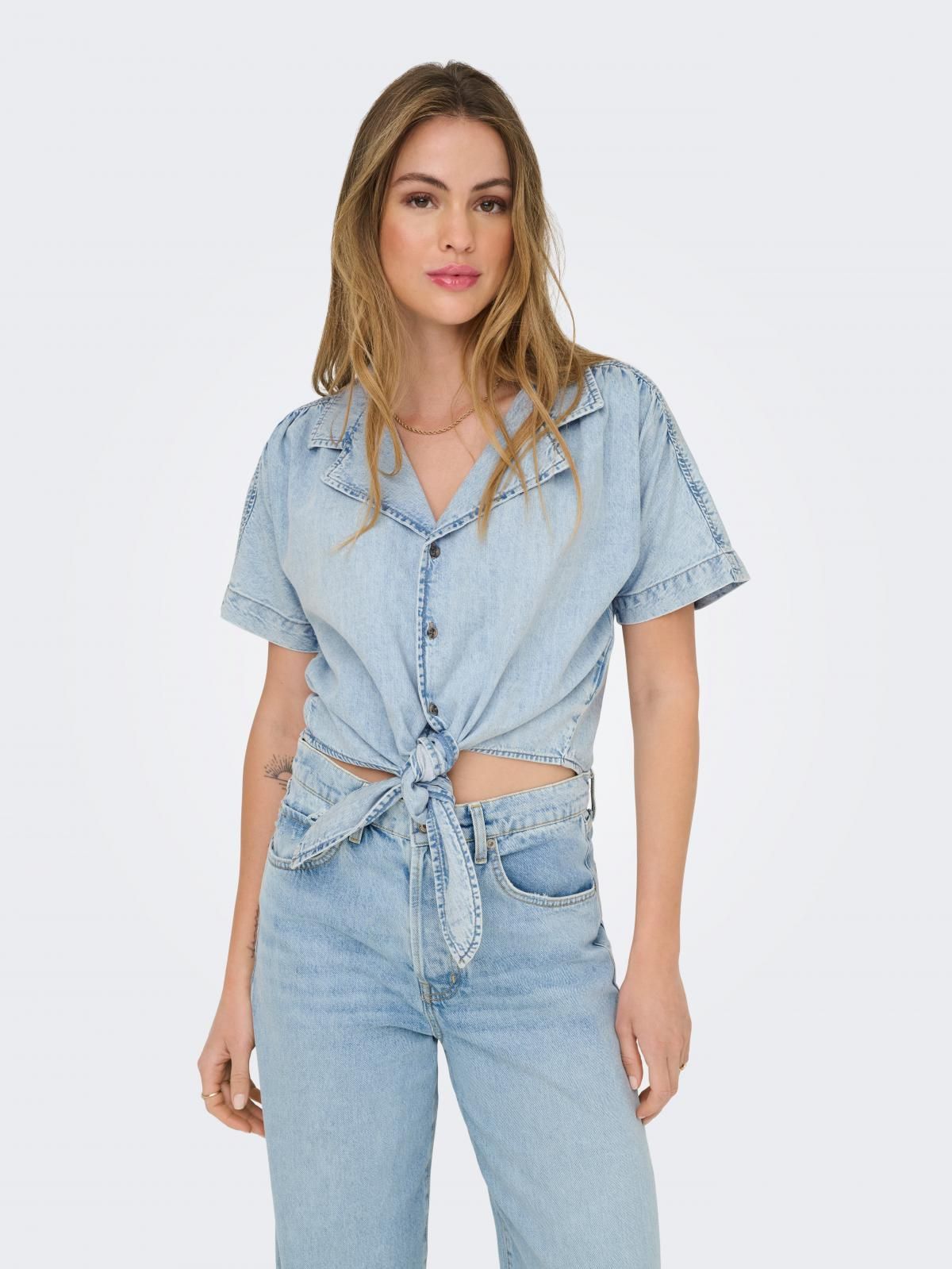 온리 크롭 매듭 반팔 데님 셔츠 15359080_2116 BLUE / LIGHT BLUE DENIM - 상세 이미지 2