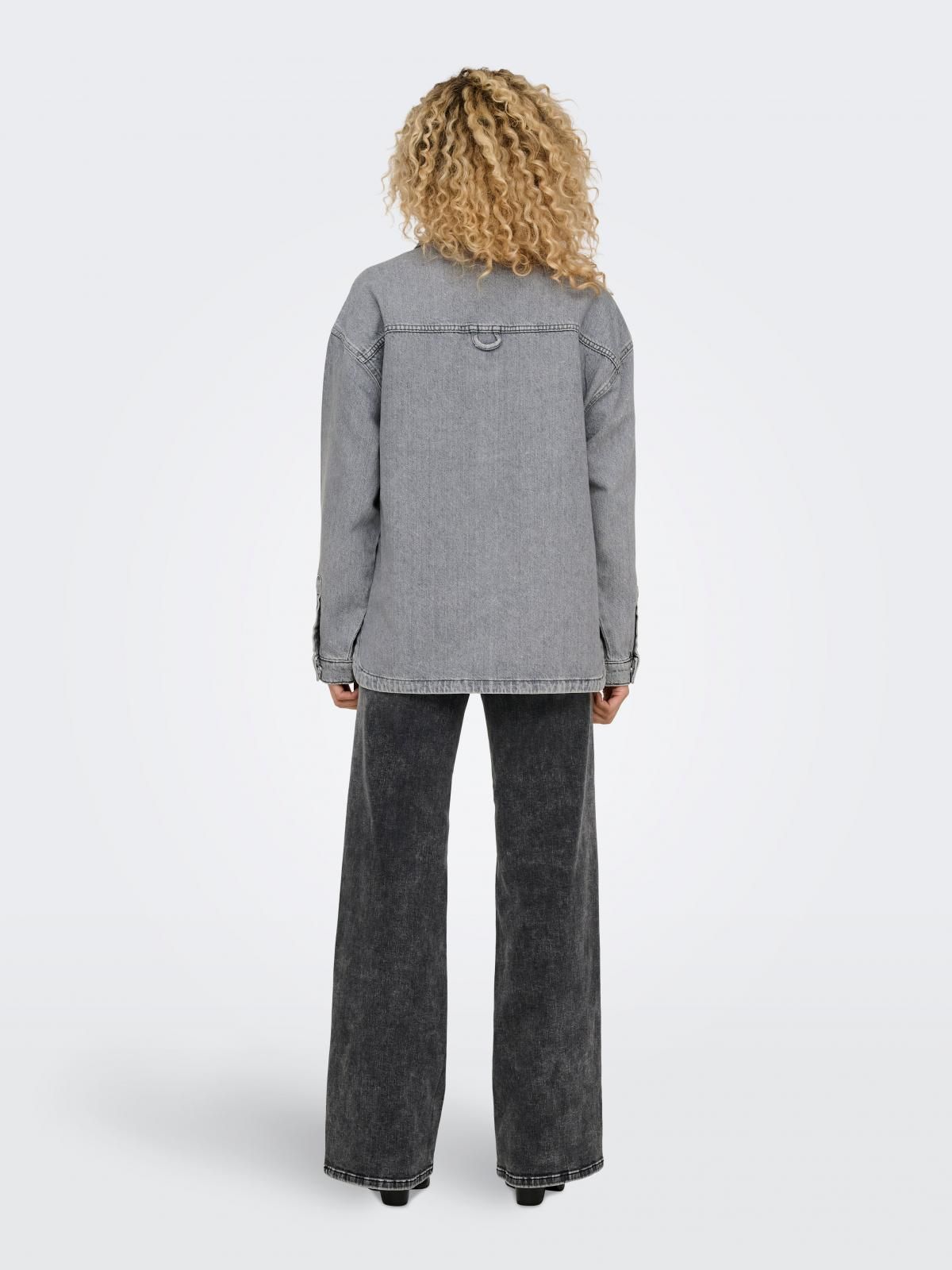 온리 오버핏 데님 긴팔 셔츠 15336153_2105 GREY / MEDIUM GREY DENIM - 상세 이미지 2