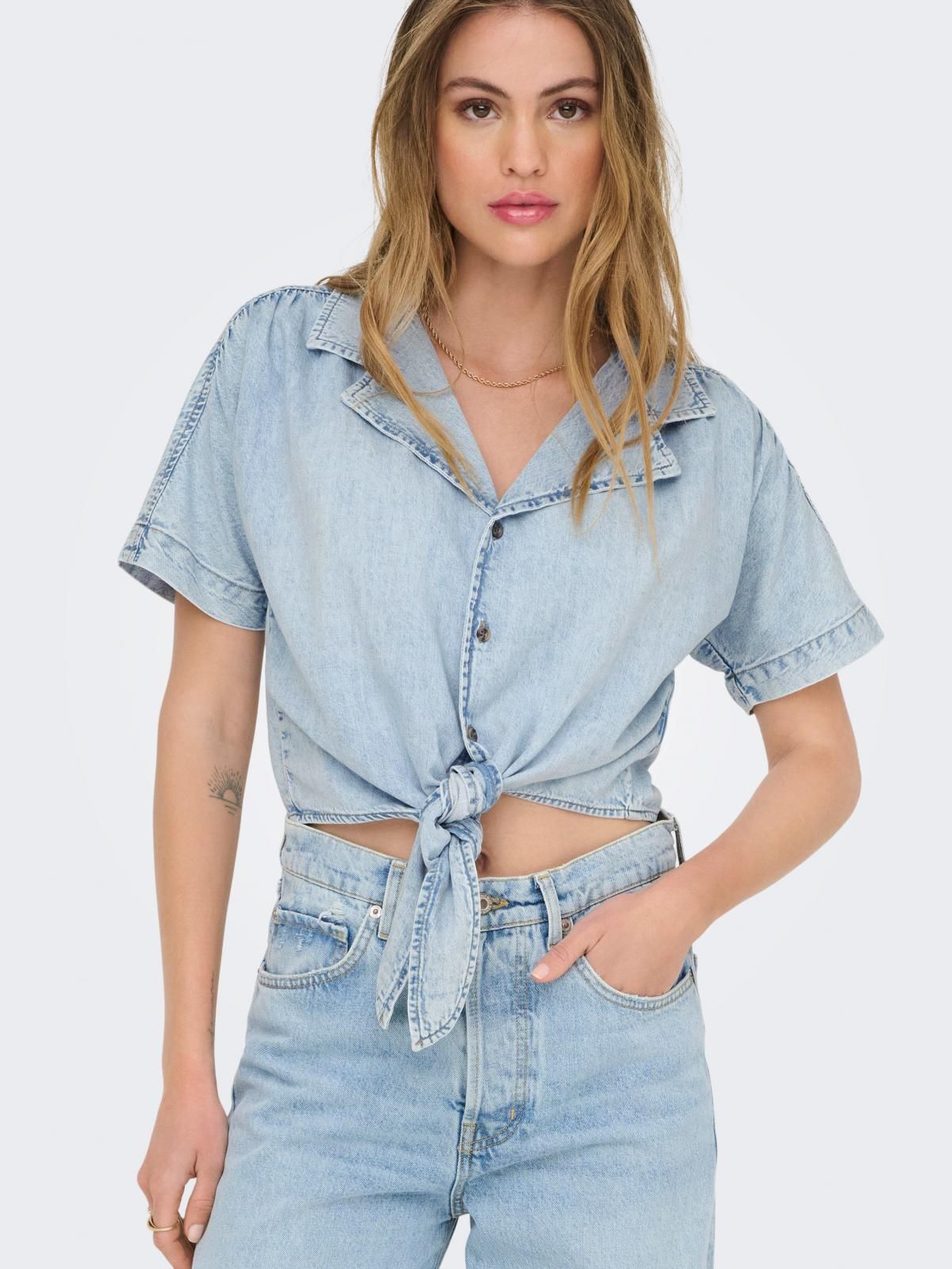온리 크롭 매듭 반팔 데님 셔츠 15359080_2116 BLUE / LIGHT BLUE DENIM - 상품 이미지