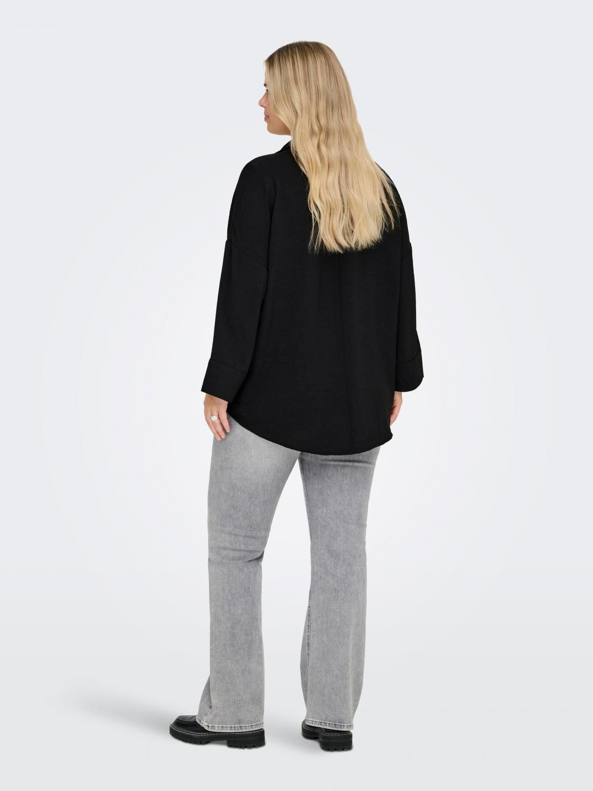 온리 빅사이즈 루즈핏 브이넥 블라우스 15377808_2161 BLACK / BLACK - 상세 이미지 2