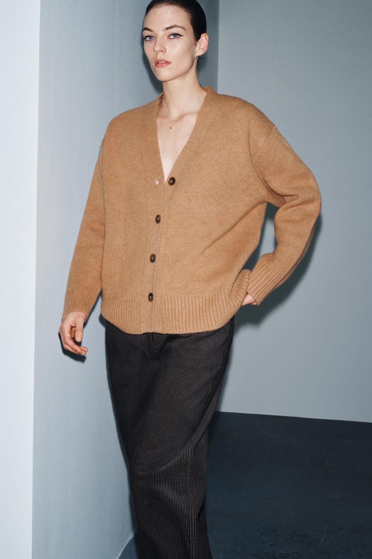 자라 오버사이즈 울 브이넥 가디건 베이지 5755/104 DARK CAMEL - 상세 이미지 2