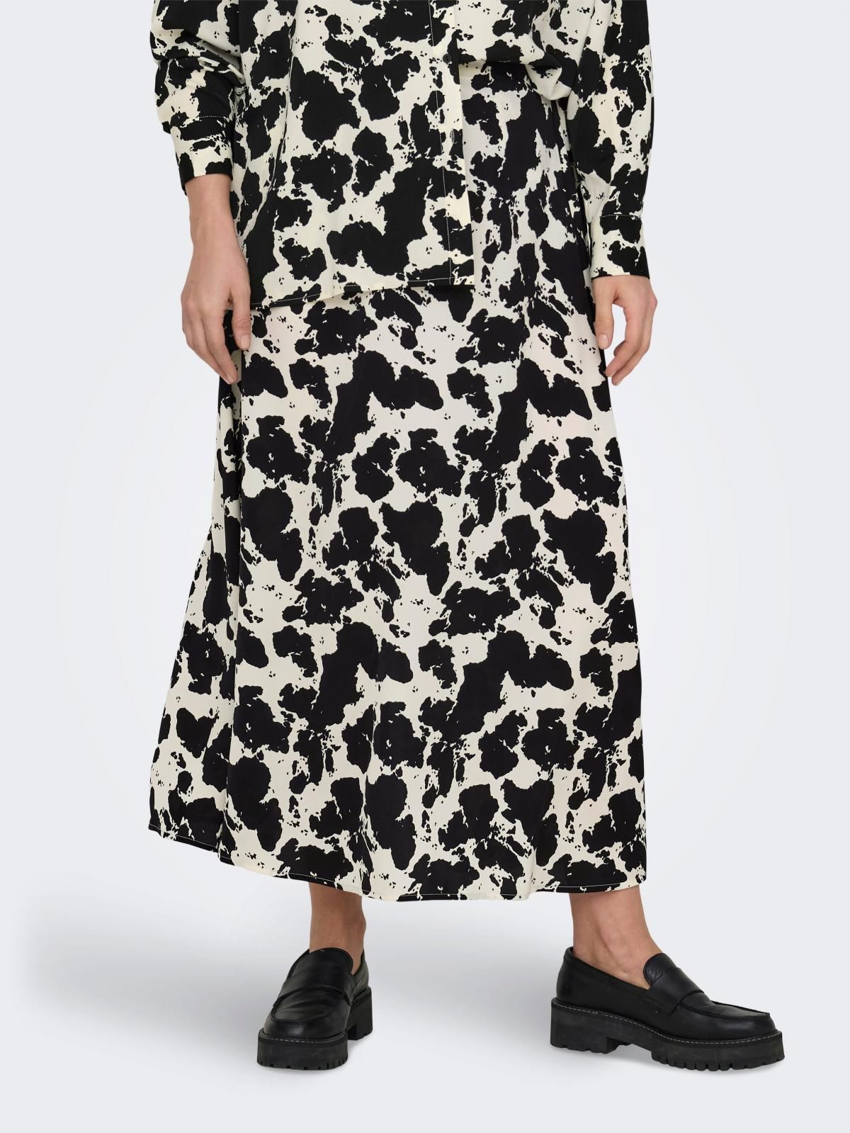 온리 트렌디 카우 패턴 롱 스커트 15355012_2161_1209273 BLACK / BLACK - 상품 이미지
