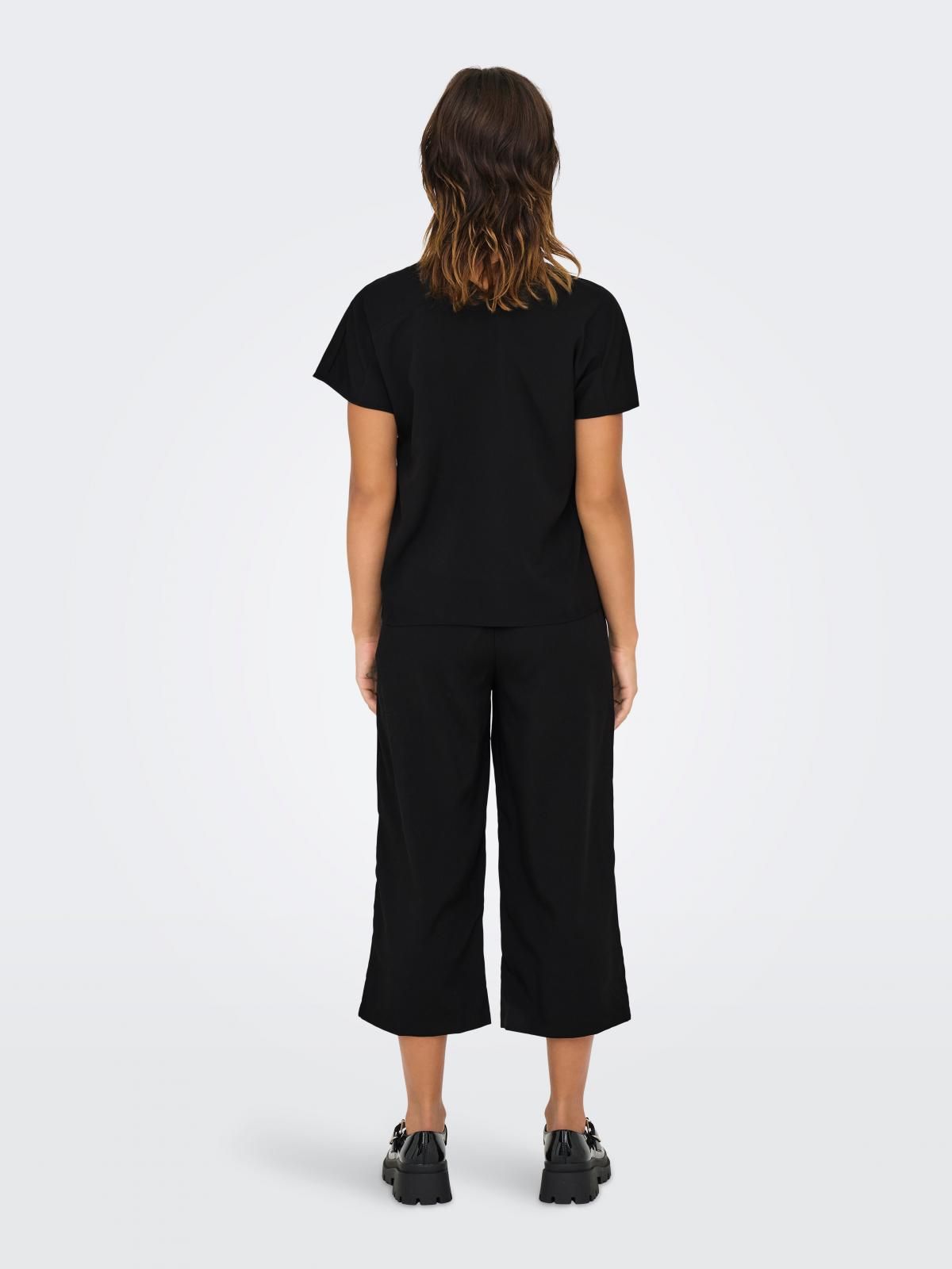 온리 베이직 블랙 브이넥 반팔 티셔츠 15342641_2161 BLACK / BLACK - 상세 이미지 2