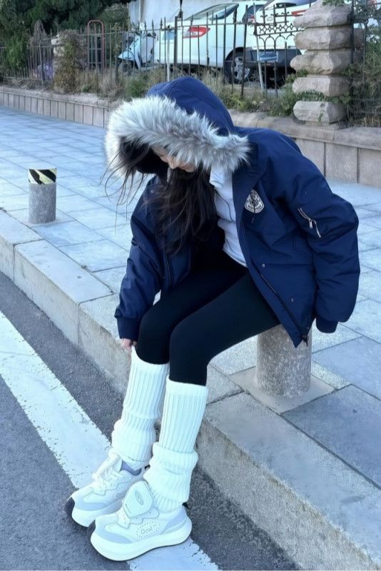 여성 오버핏 퍼후드 숏패딩 루즈핏 방한 점퍼 따뜻한 데일리 아우터 겨울 - 상세 이미지 4