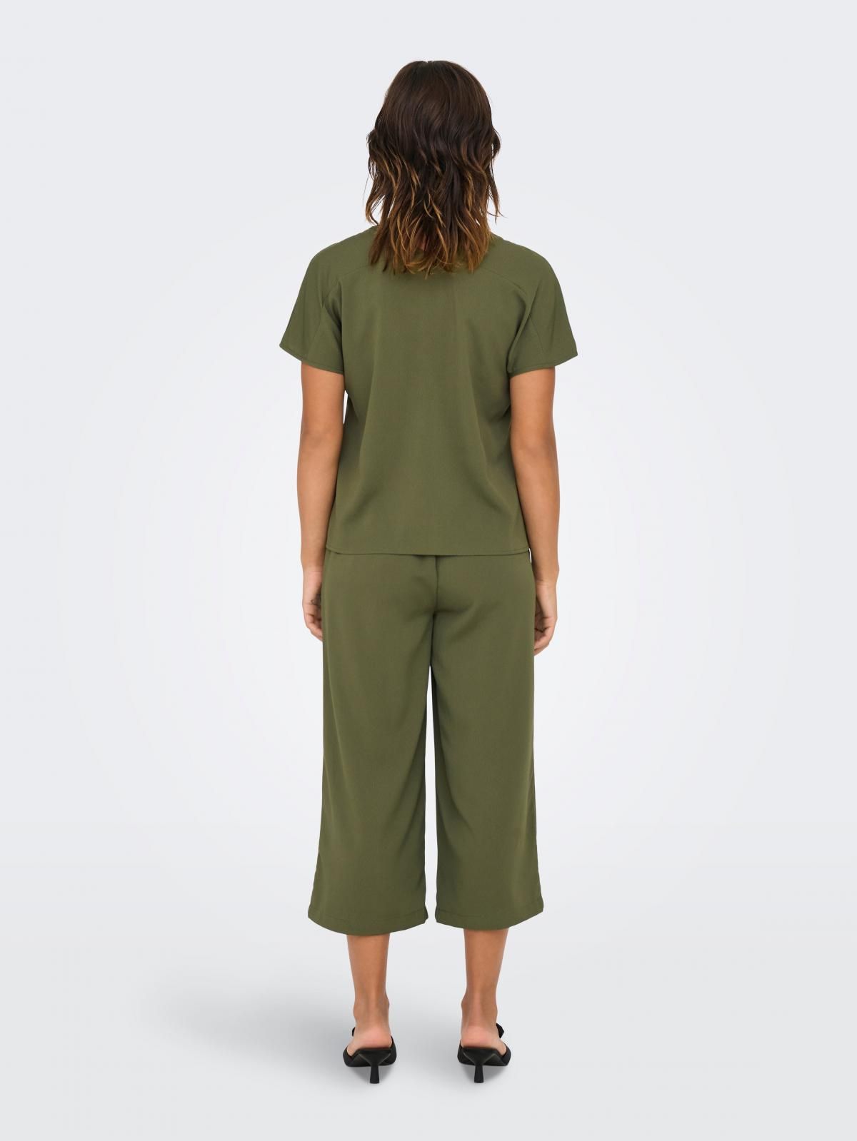 온리 미니멀 올리브 그린 V넥 반팔 탑 15342641_4263 GREEN / KALAMATA - 상세 이미지 2