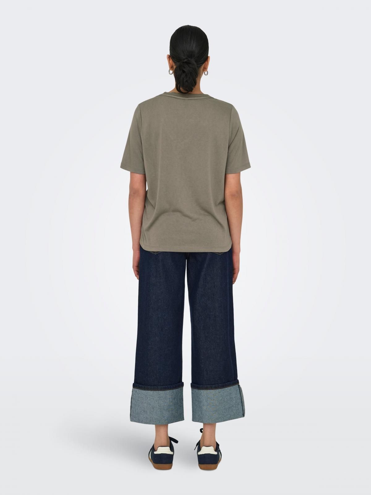 온리 베이직 브이넥 반팔 티셔츠 15257390_120 GREY / WALNUT - 상세 이미지 2