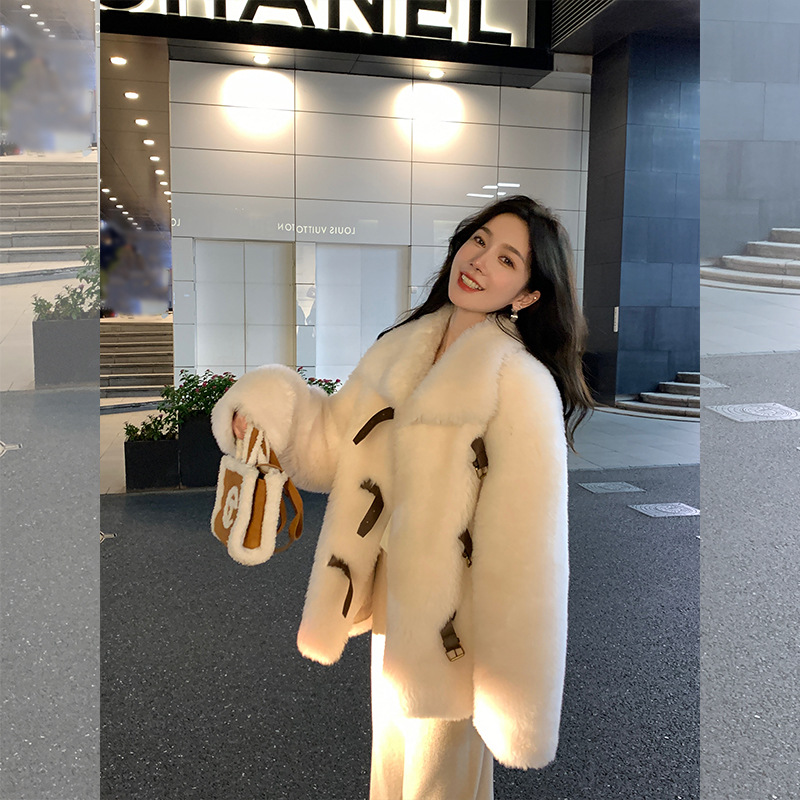 멋퀸 고퀄 리얼양털 풍성한 양모100퍼센트 가죽버클 디테일 빅카라 후리스코트 - 상세 이미지 2