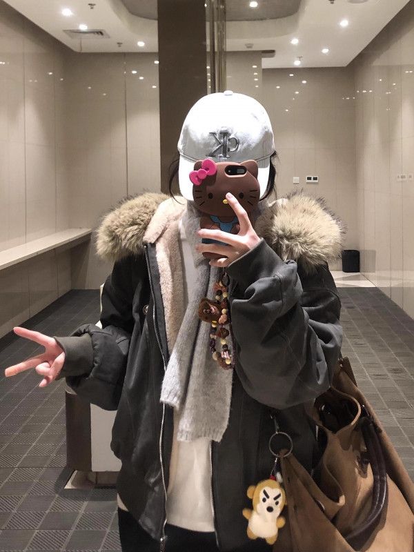 여성 루즈핏 오버핏 인조퍼 후드 지퍼 여밈 롱슬리브 도톰한 보온성 겨울 패딩 점퍼 아우터 캐주얼 데일리룩 - 상세 이미지 4