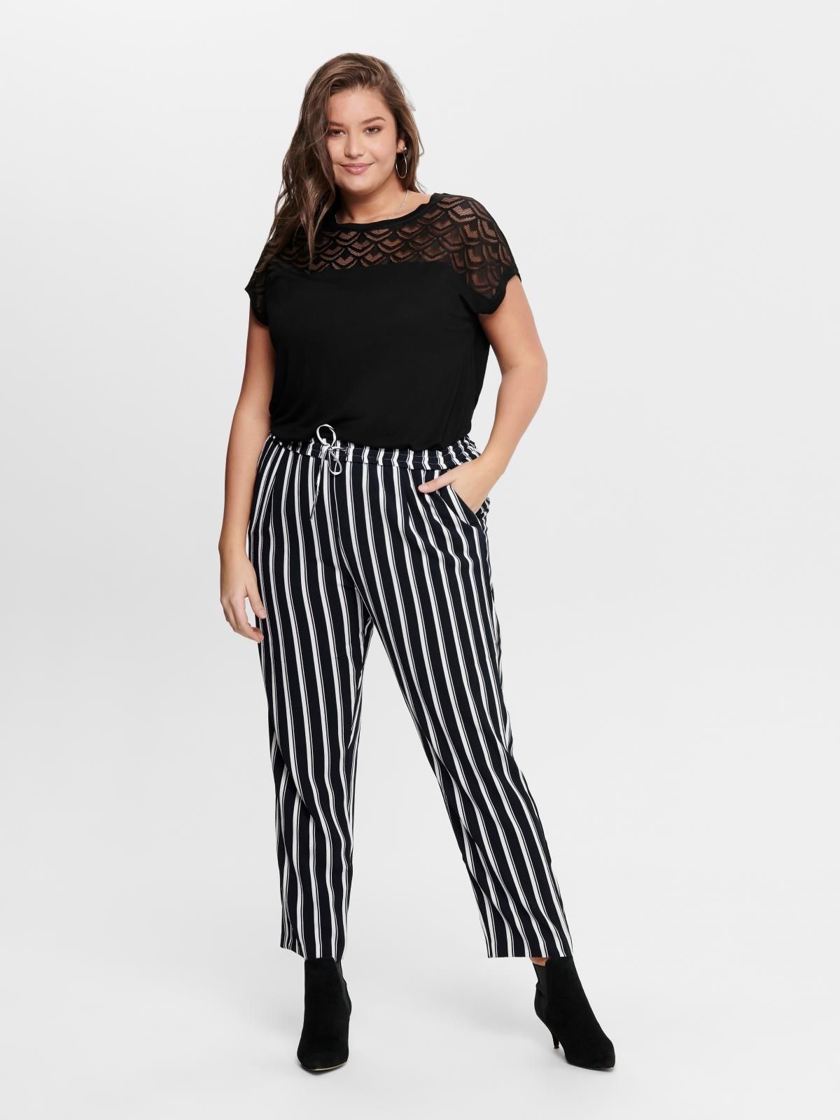 온리 빅사이즈 레이스 포인트 반팔 블라우스 15197908_2161 BLACK / BLACK - 상세 이미지 5
