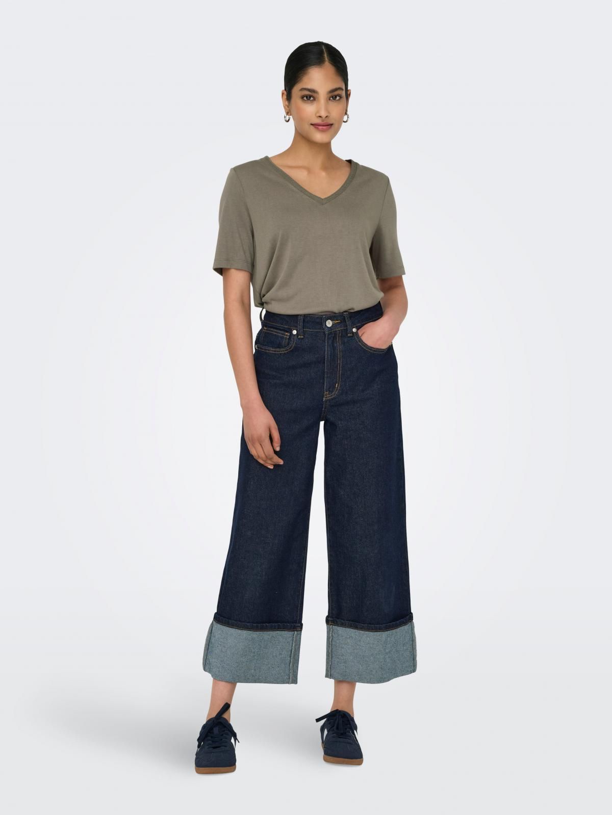 온리 베이직 브이넥 반팔 티셔츠 15257390_120 GREY / WALNUT - 상세 이미지 5