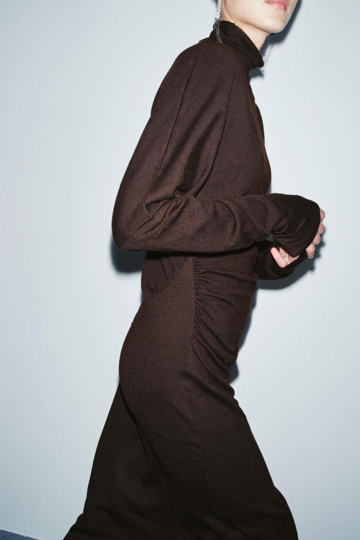 자라 컷아웃 하이넥 니트 미디 원피스 4938/124 BROWN - 상세 이미지 5