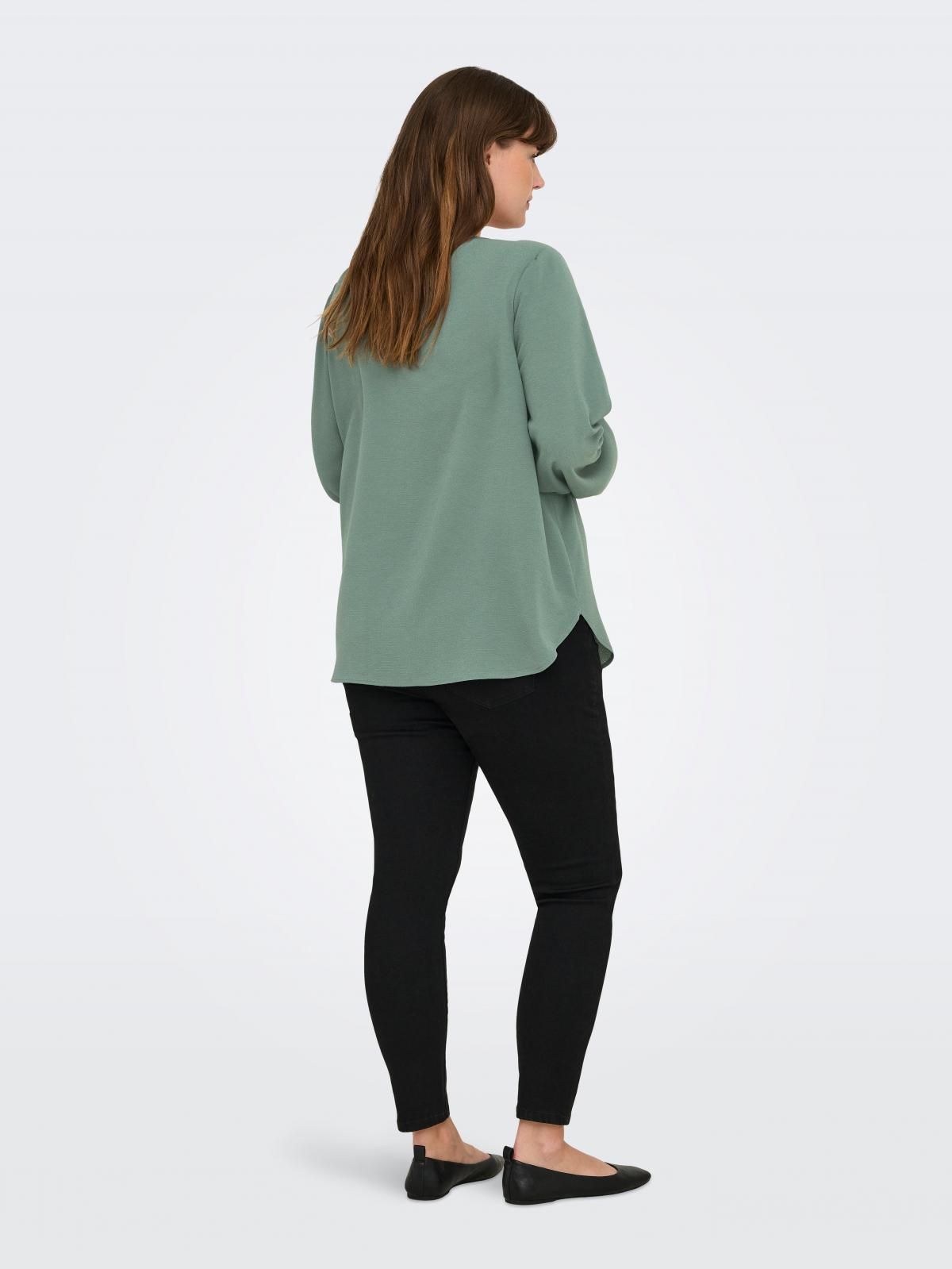온리 빅사이즈 베이직 브이넥 블라우스 15354110_1469 GREEN / BALSAM GREEN - 상세 이미지 2