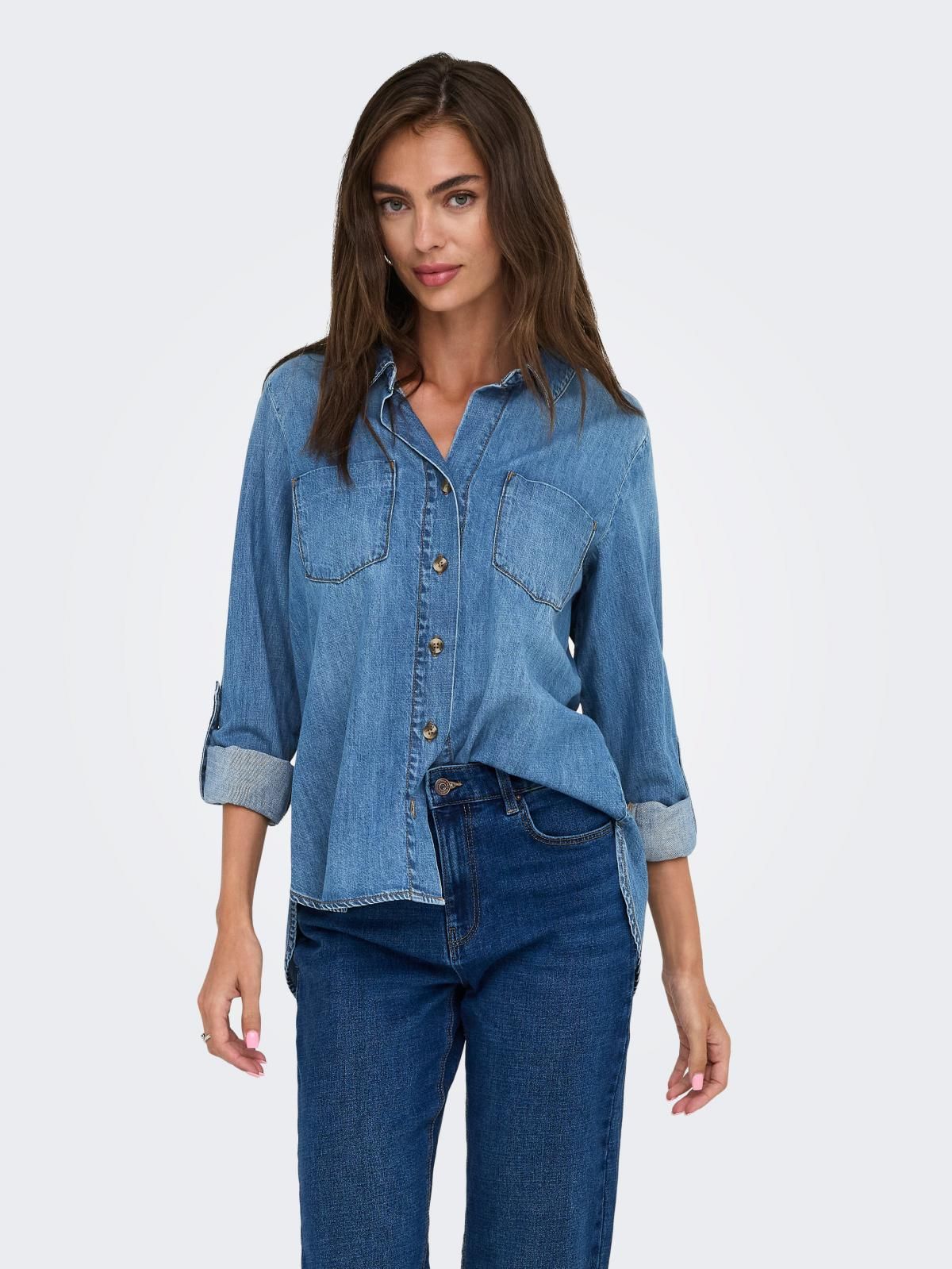 온리 포켓 롤업 소매 데님 셔츠 15361370_2115 BLUE / MEDIUM BLUE DENIM - 상품 이미지
