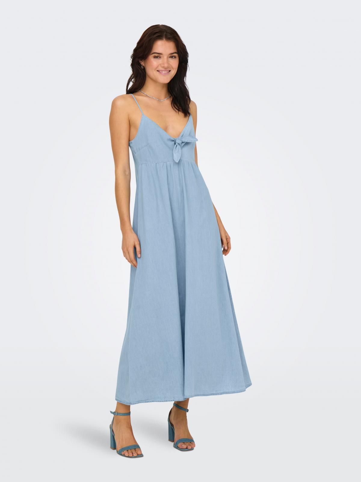 온리 트렌디 슬리브리스 브이넥 롱 원피스 15358781_2116 BLUE / LIGHT BLUE DENIM - 상품 이미지