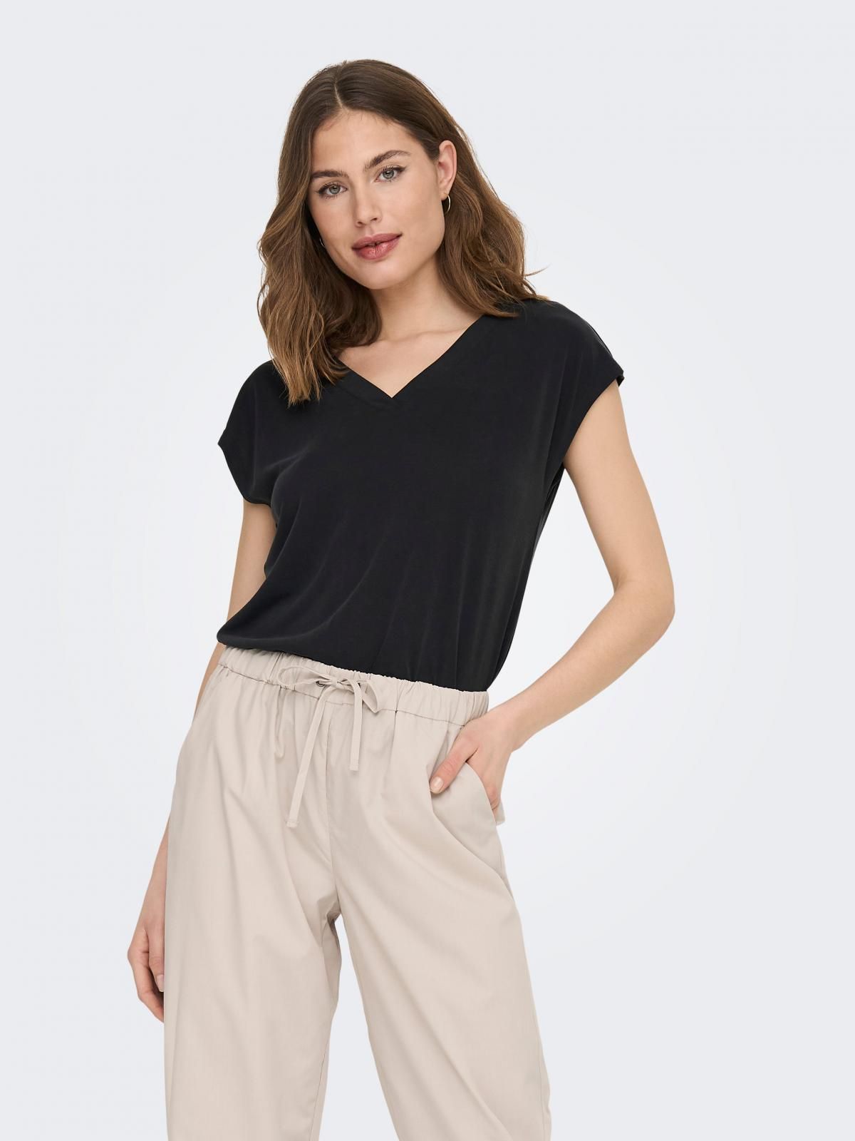온리 베이직 브이넥 반팔 티셔츠 15287041_2161 BLACK / BLACK - 상품 이미지