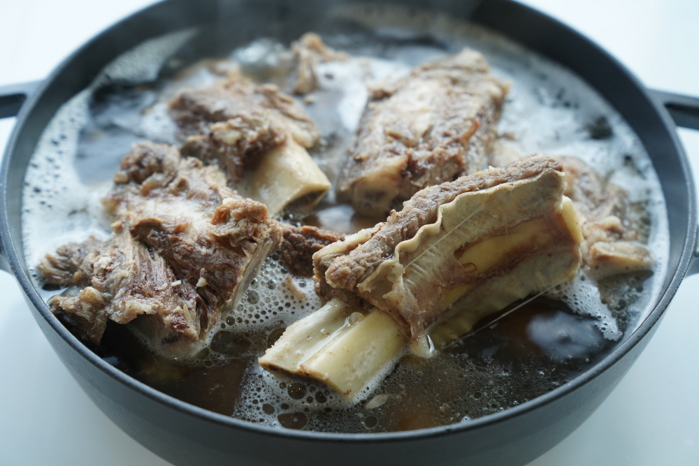 도깨비 왕갈비탕 프리미엄 뼈있는 진한 소갈비 국밥 1kg - 상세 이미지 5