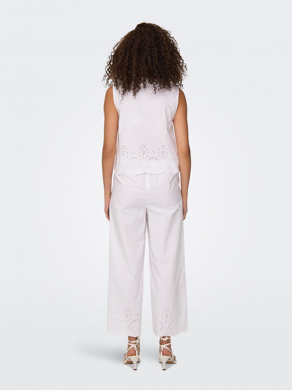 온리 펀칭 자수 레이스 민소매 셔츠 15344874_5 WHITE / BRIGHT WHITE - 상세 이미지 2