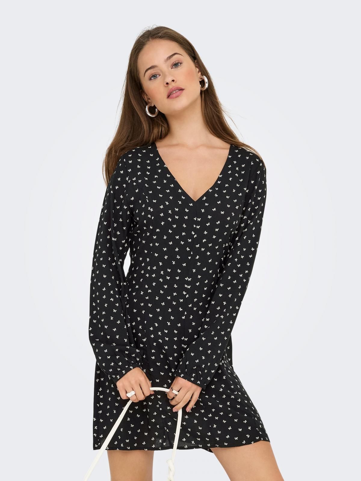 온리 플라워 패턴 브이넥 긴팔 미니 원피스 15357475_2161_1225306 BLACK / BLACK - 상품 이미지
