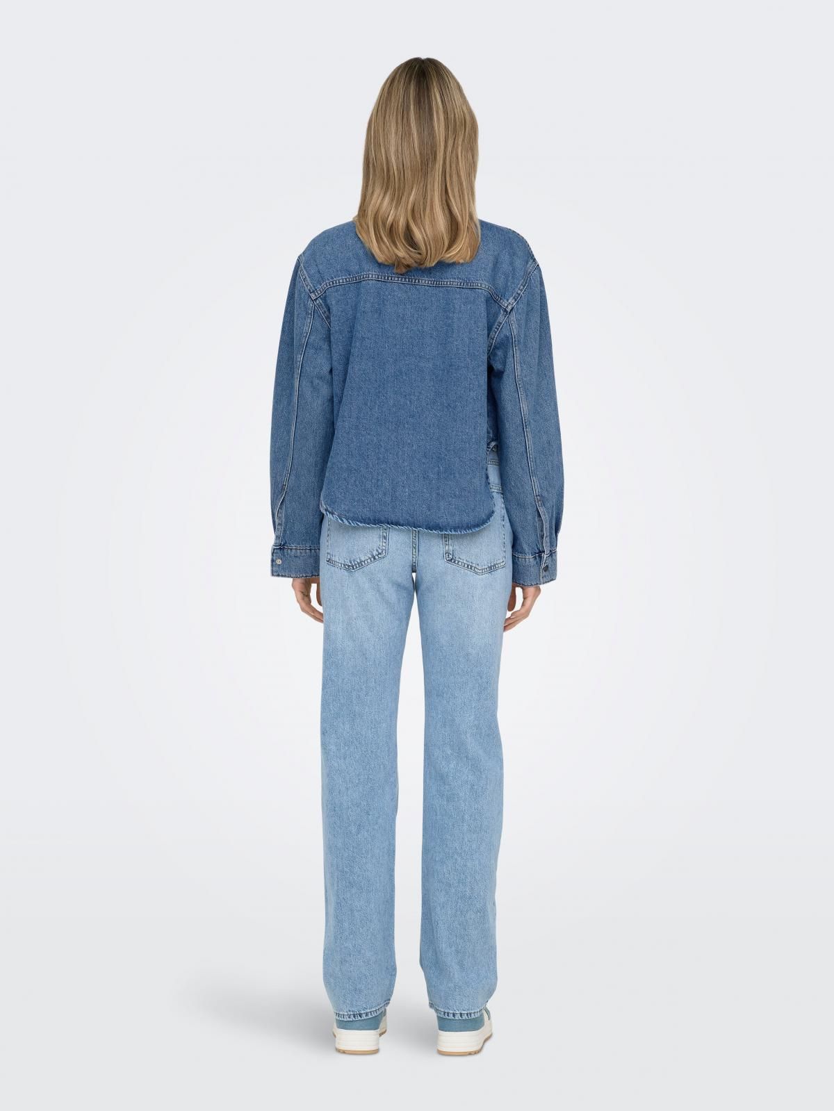 온리 트렌디 크롭 데님 셔츠 15332079_2115 BLUE / MEDIUM BLUE DENIM - 상세 이미지 3