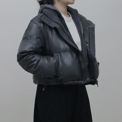 여성 겨울 하이넥 글로시 레자 덕다운 오리털 숏 패딩 - 메인 이미지