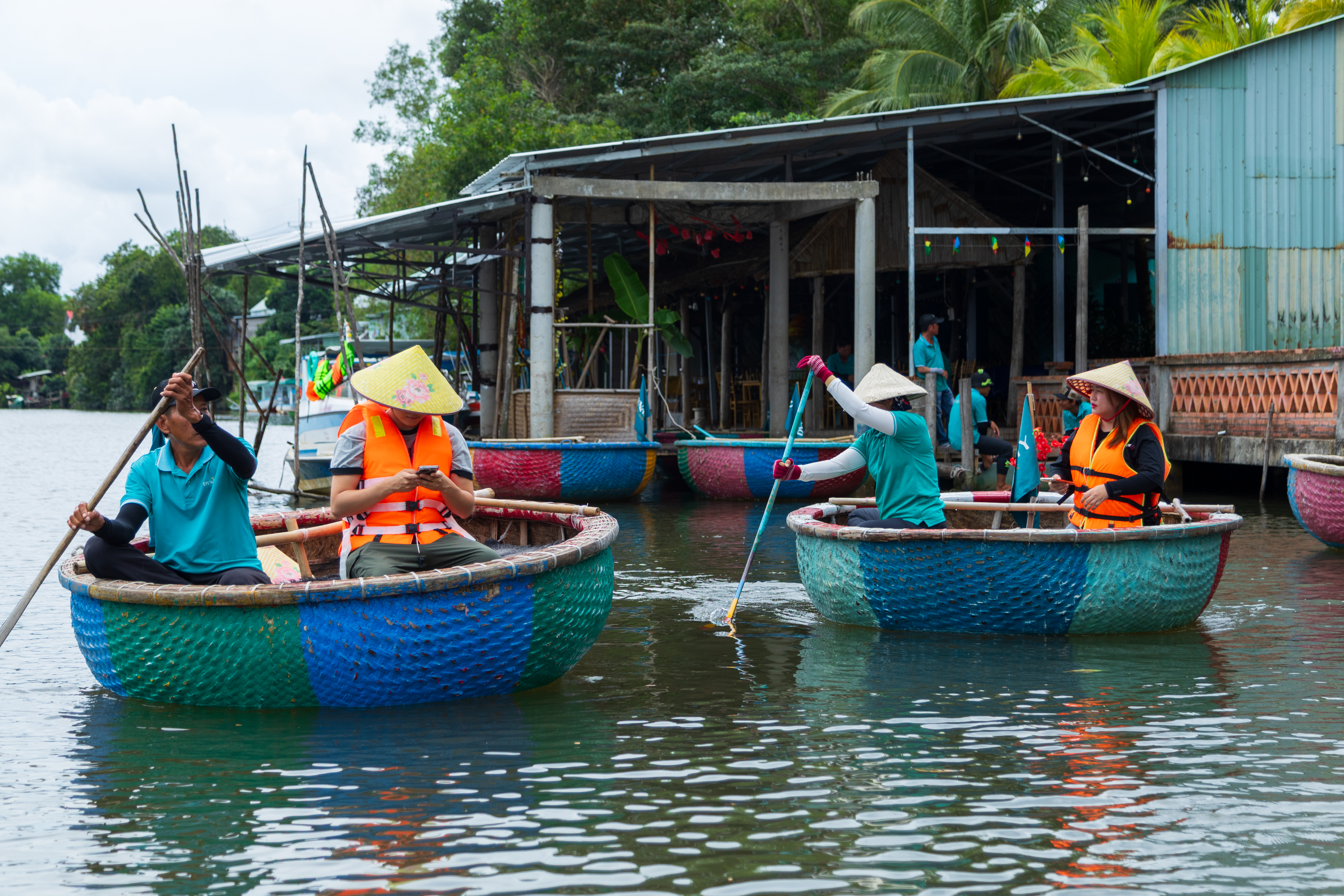 푸꾸옥 바구니배 액티비티 투어 바구니배 댄스 소원배 수상시장 이미지 4