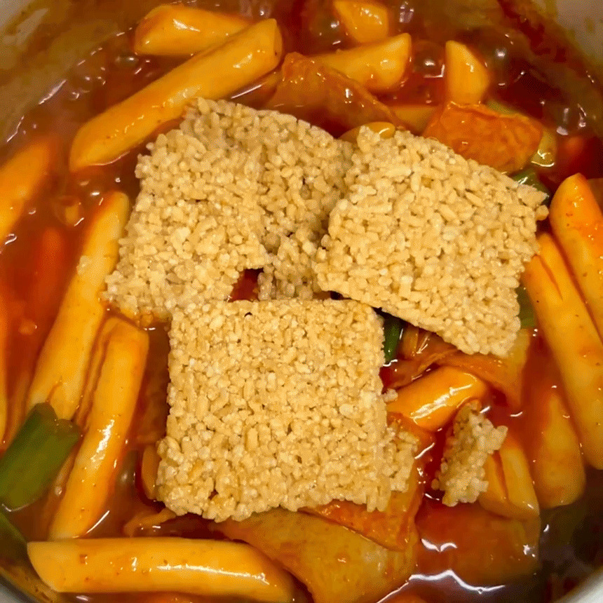 메고지고 찹룽떡 바삭 쫀득 찹쌀 누룽지 떡볶이 밀키트 떡볶이 2봉 + 무가당 2봉 - 상품 이미지
