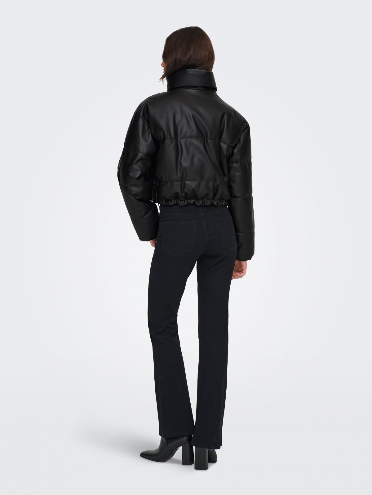 온리 크롭 레더 패딩 재킷 베이스볼넥 15349205_2161 BLACK / BLACK - 상세 이미지 3