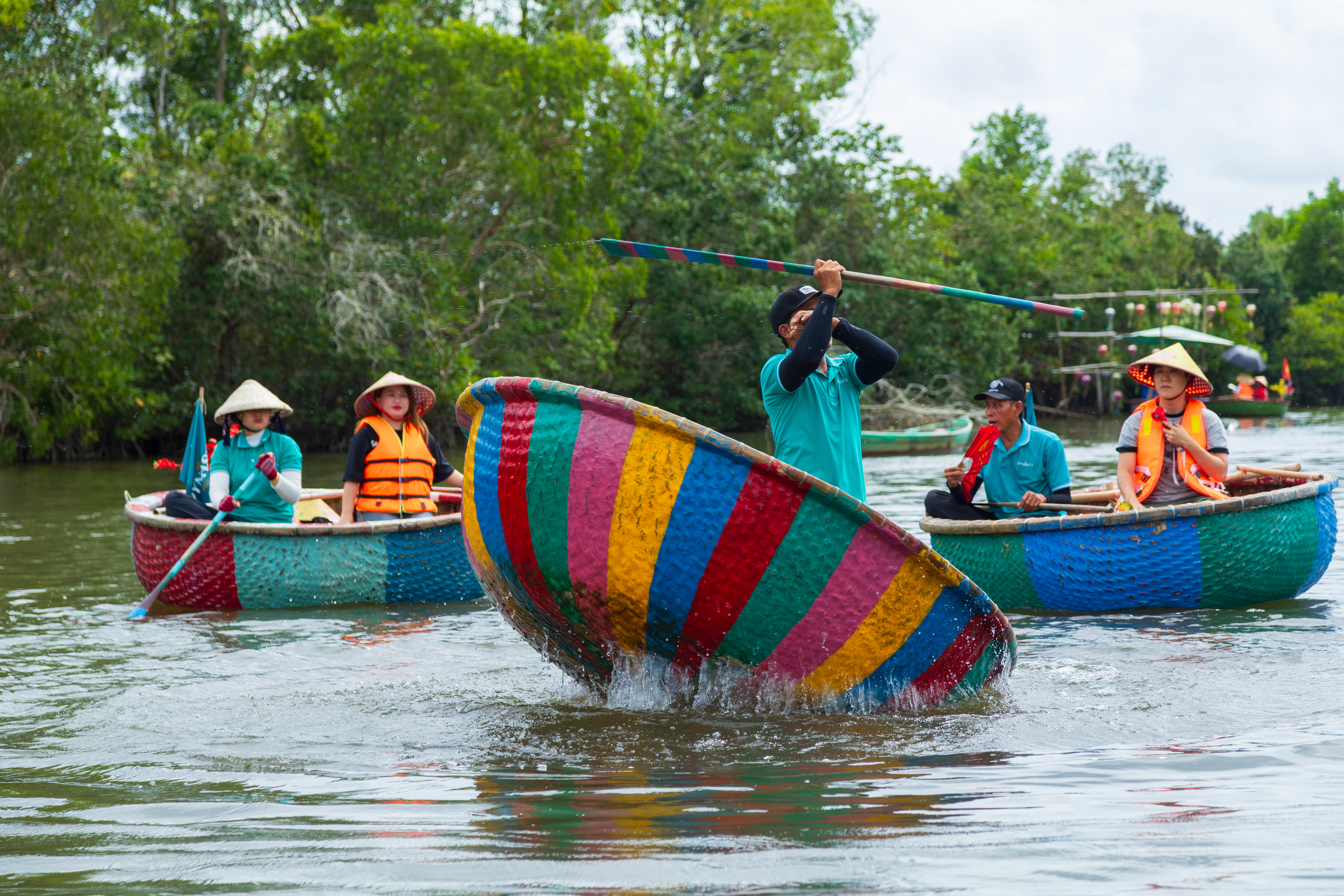 푸꾸옥 바구니배 액티비티 투어 바구니배 댄스 소원배 수상시장 이미지 2