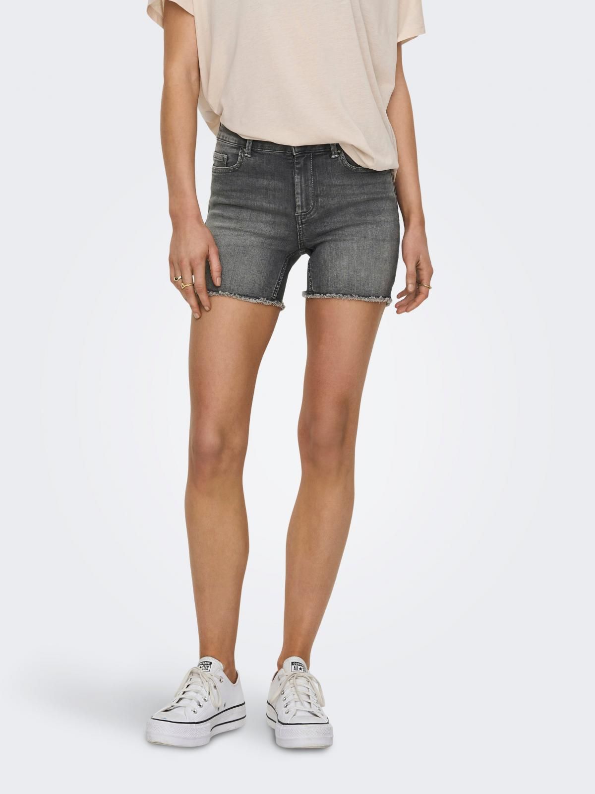 온리 데님 미드웨이스트 레귤러핏 숏팬츠 15196303_2105 GREY / MEDIUM GREY DENIM - 상품 이미지