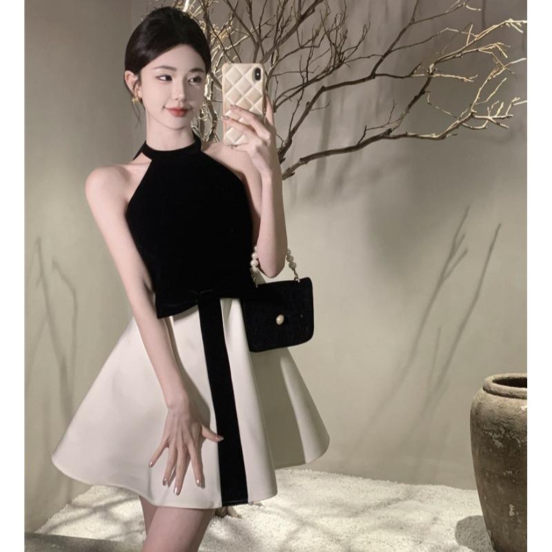 클래식 배색 홀터넥 민소매 리본 미니원피스 라인 오프숄더 하이웨스트 - 상세 이미지 3