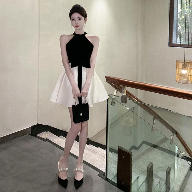 클래식 배색 홀터넥 민소매 리본 미니원피스 라인 오프숄더 하이웨스트 - 메인 이미지