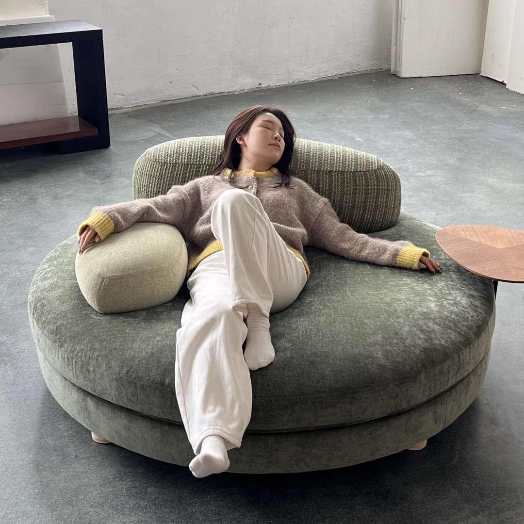 미니멀 원형 1인 패브릭 소파 거실 로비 카페 인테리어 라운지 체어 - 상세 이미지 3