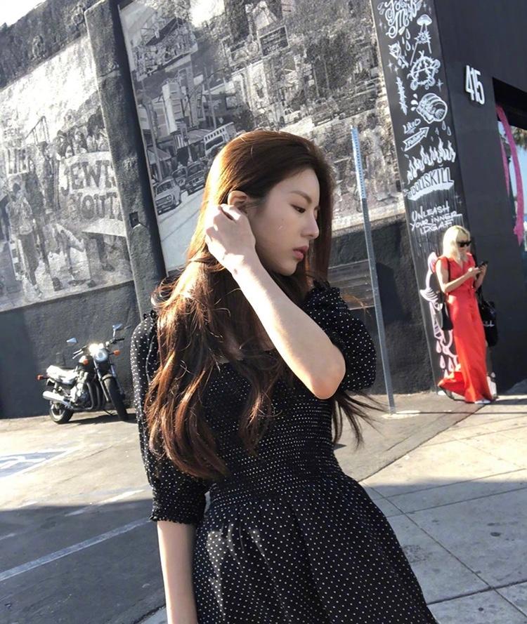 플레어 셔링 가을 원피스 고윤정 스모크 도트 퍼프 스퀘어넥 - 상세 이미지 4
