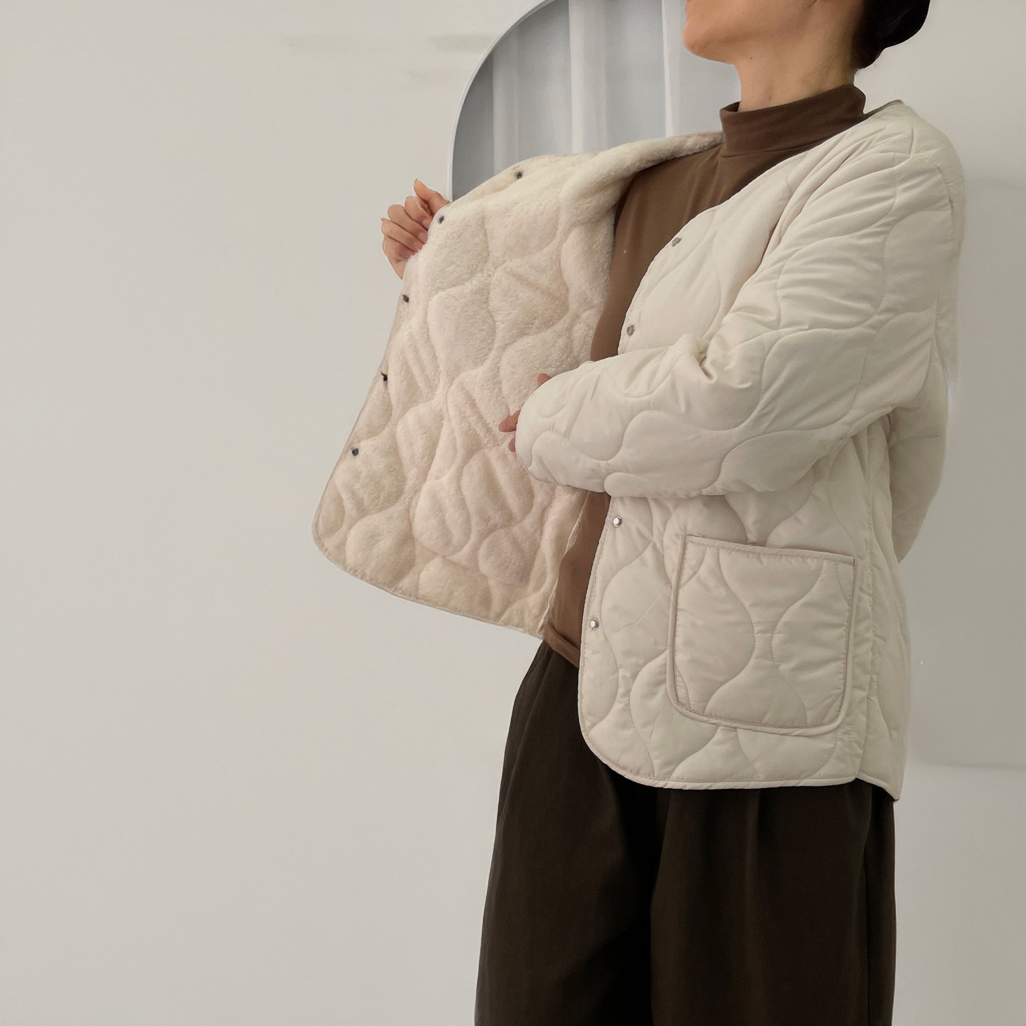 안감양털 여성깔깔이 항아리퀼팅경량패딩 노카라경량 누빔패딩 이미지 6