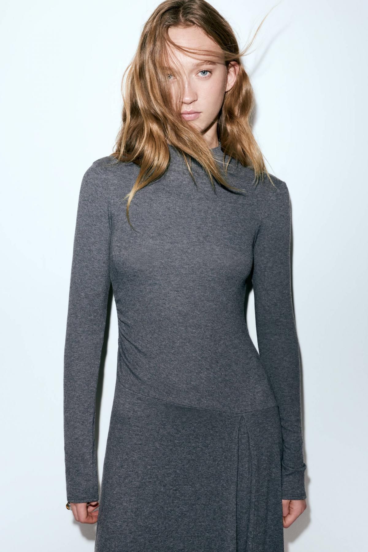 풀앤베어 소프트 라운드넥 미디 원피스 사이드 셔링 3380/302 ANTHRACITE GREY - 상세 이미지 4