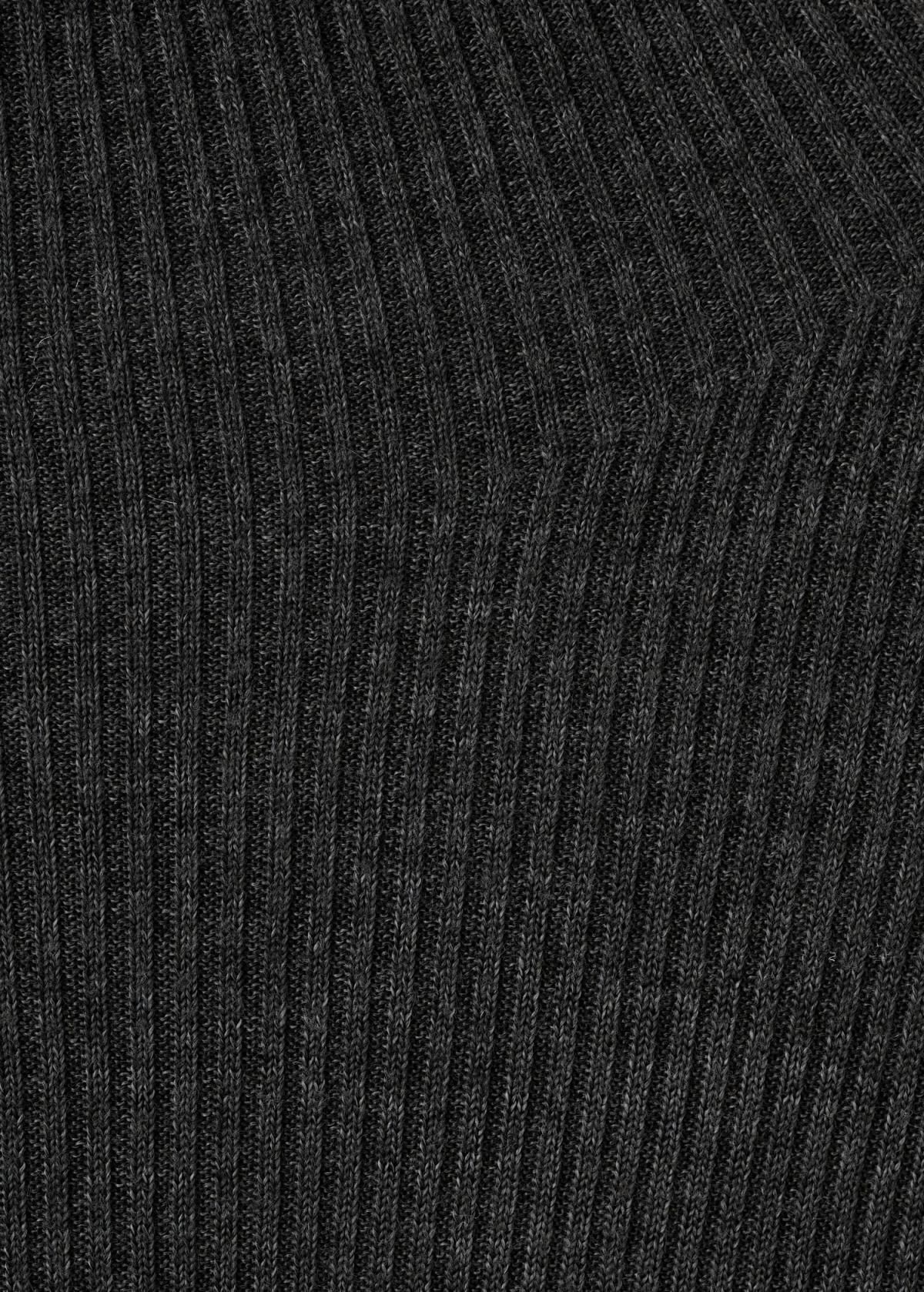 망고 하이넥 슬림핏 언발란스 니트 탑 27031268 GRIS ANTRACITA 이미지 6