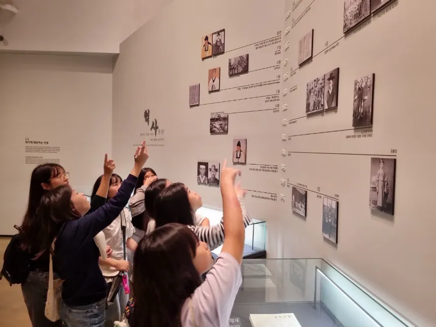 [2천원환급][초등교사자격] 천안독립기념관 초등 역사 체험 주말 방학 특강 충청 어린이 역사체험학습 도슨트 해설 수업 by 티처투어