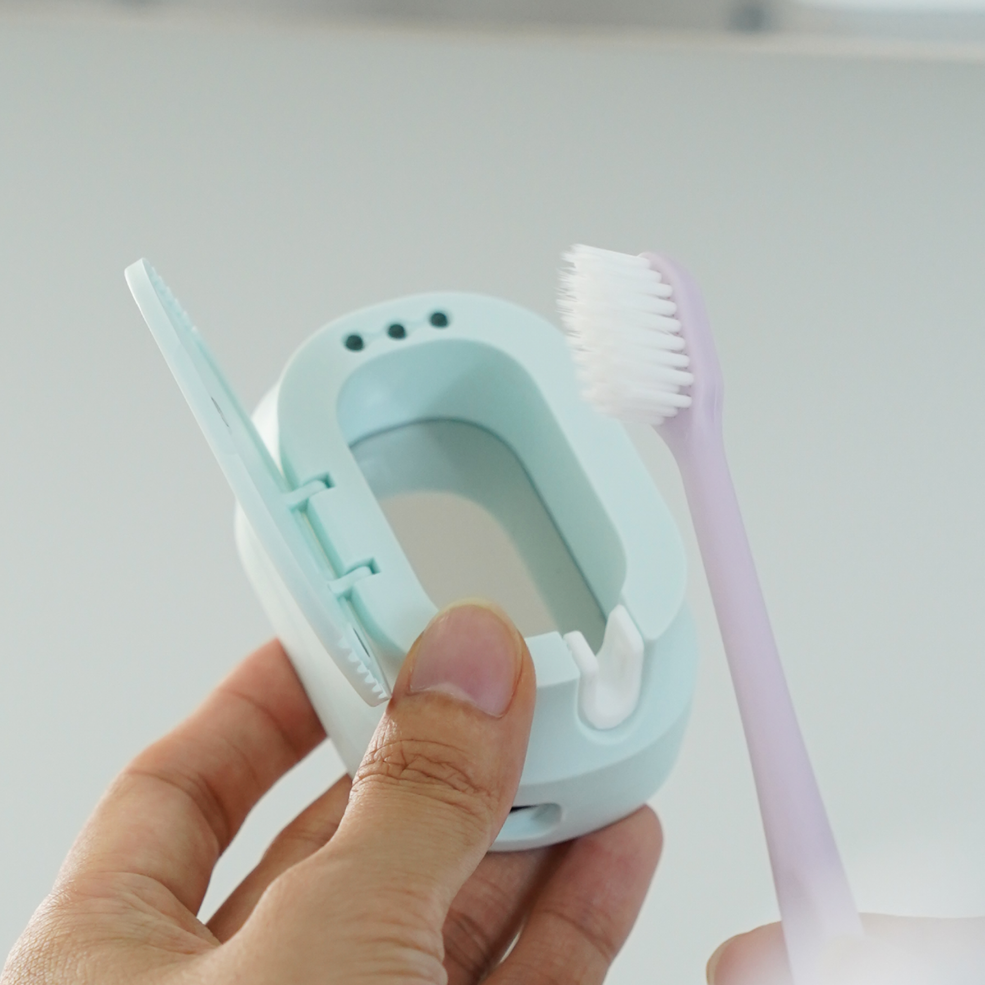 브러쉬업 칫솔살균기 헤드형 충전식 UV-C 자외선 광파 건조기 소독기 1인용 피스타치오 그린 제품 이미지