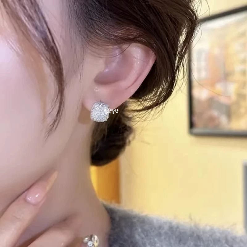 미니 글리터 큐브 실버 원터치 링귀걸이 사각 포인트 이어링 - 상세 이미지 2