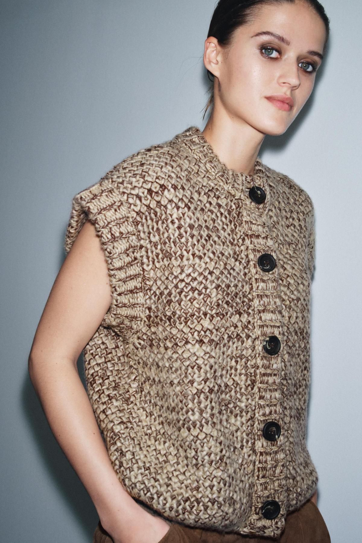 자라 오버핏 니트 베스트 라운드넥 버튼 브라운 6771/143 BEIGE-BROWN - 상세 이미지 3