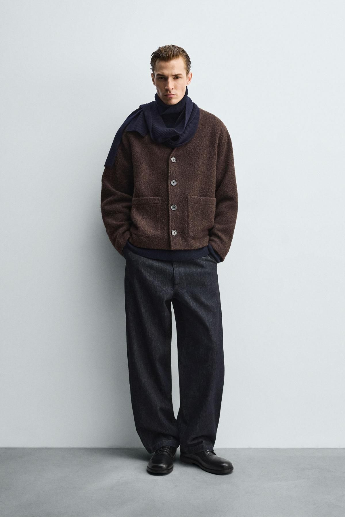 자라 텍스처 릴렉스핏 브이넥 울혼방 카디건 브라운 3046/327 DARK BROWN - 상세 이미지 2