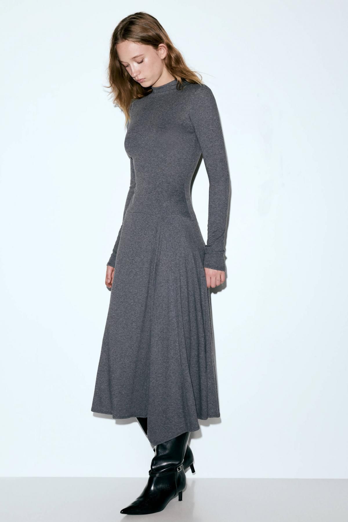 풀앤베어 소프트 라운드넥 미디 원피스 사이드 셔링 3380/302 ANTHRACITE GREY - 상세 이미지 5