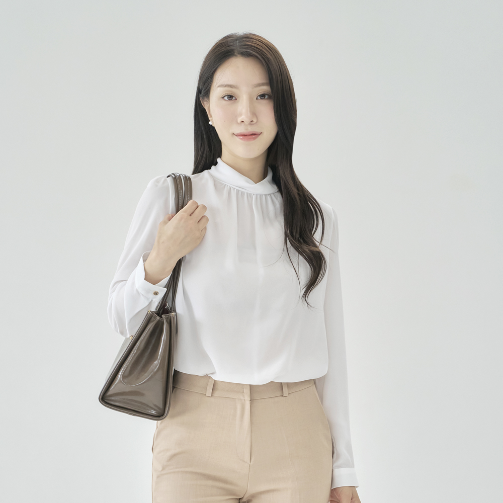 터틀넥블라우스 정장룩 셔링디자인 여성패션 오피스룩