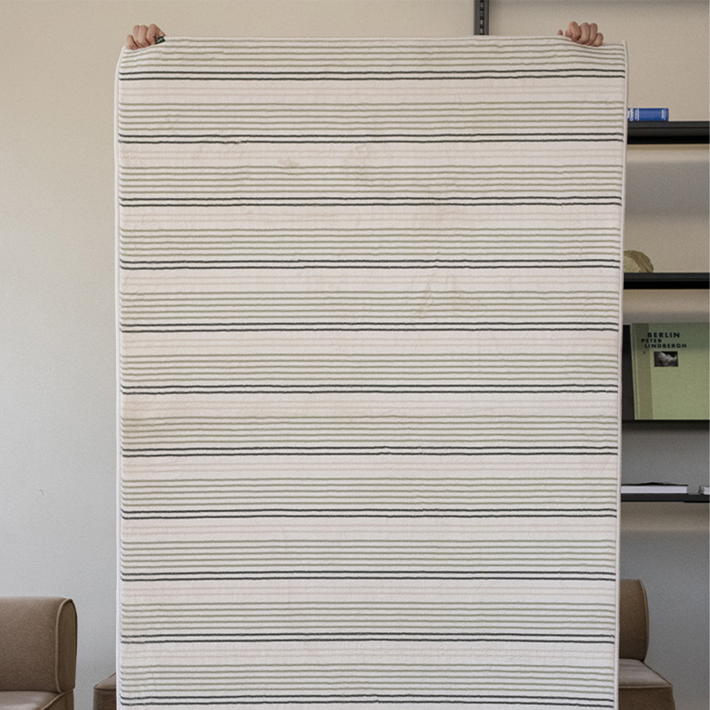 마론스트라이프 포그니 러그 사계절 극세사 거실 침실 대형 세이지그린, 100x150cm - 상세 이미지 2
