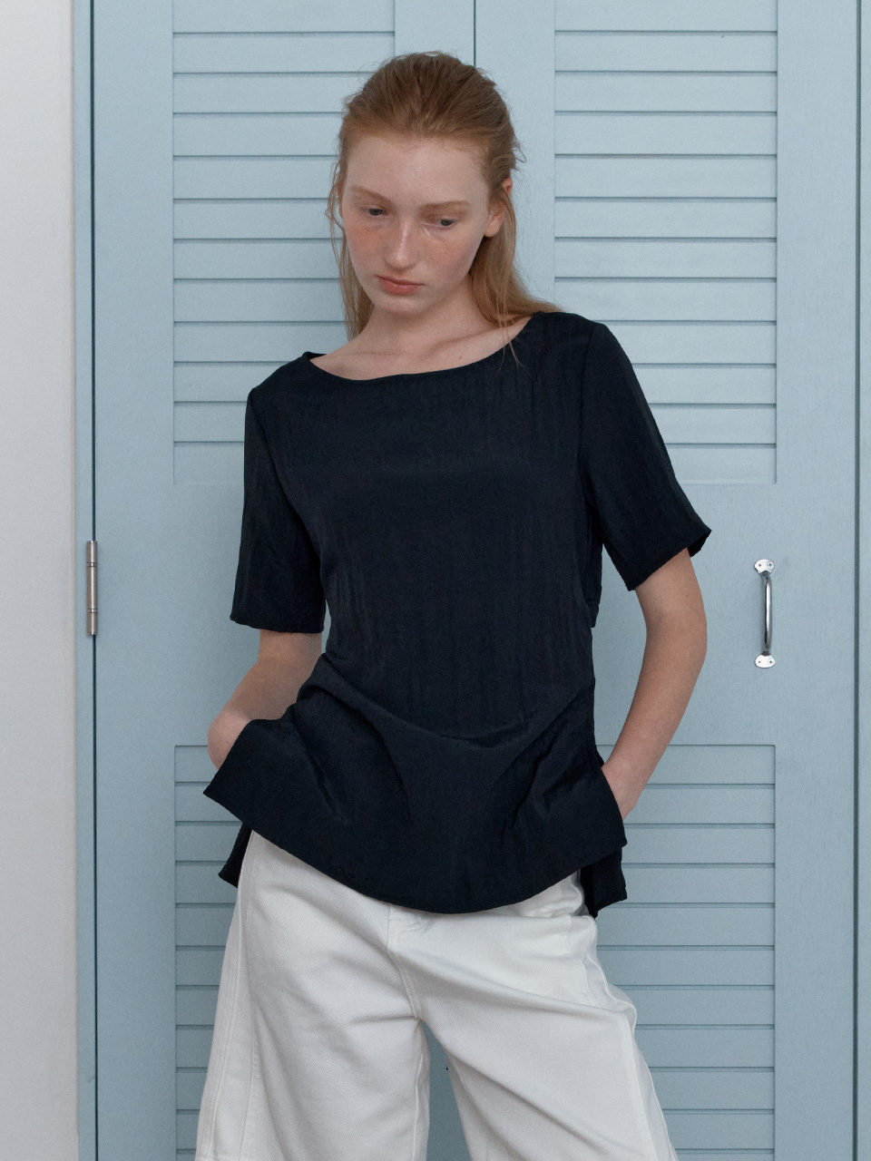 [엘씨브이] BACK CUT-OUT BLOUSE TOP_BLACK - 상품 이미지