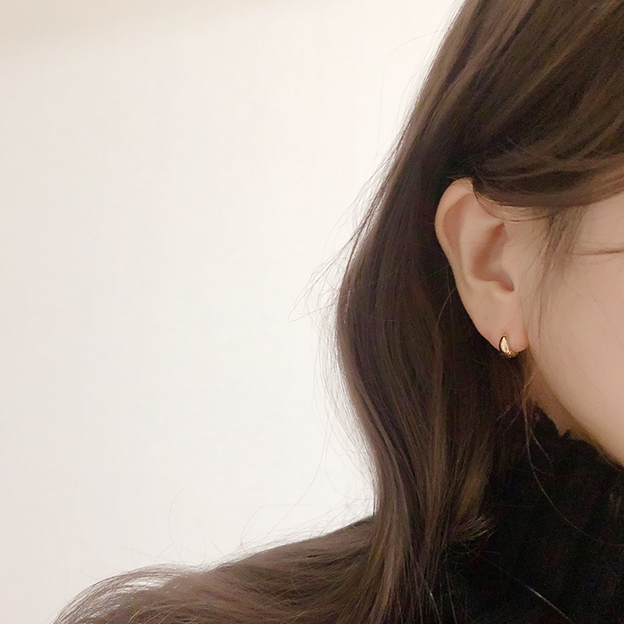 심플 미니 동글 볼륨 원터치 링 귀걸이 2컬러 티타늄 - 상품 이미지