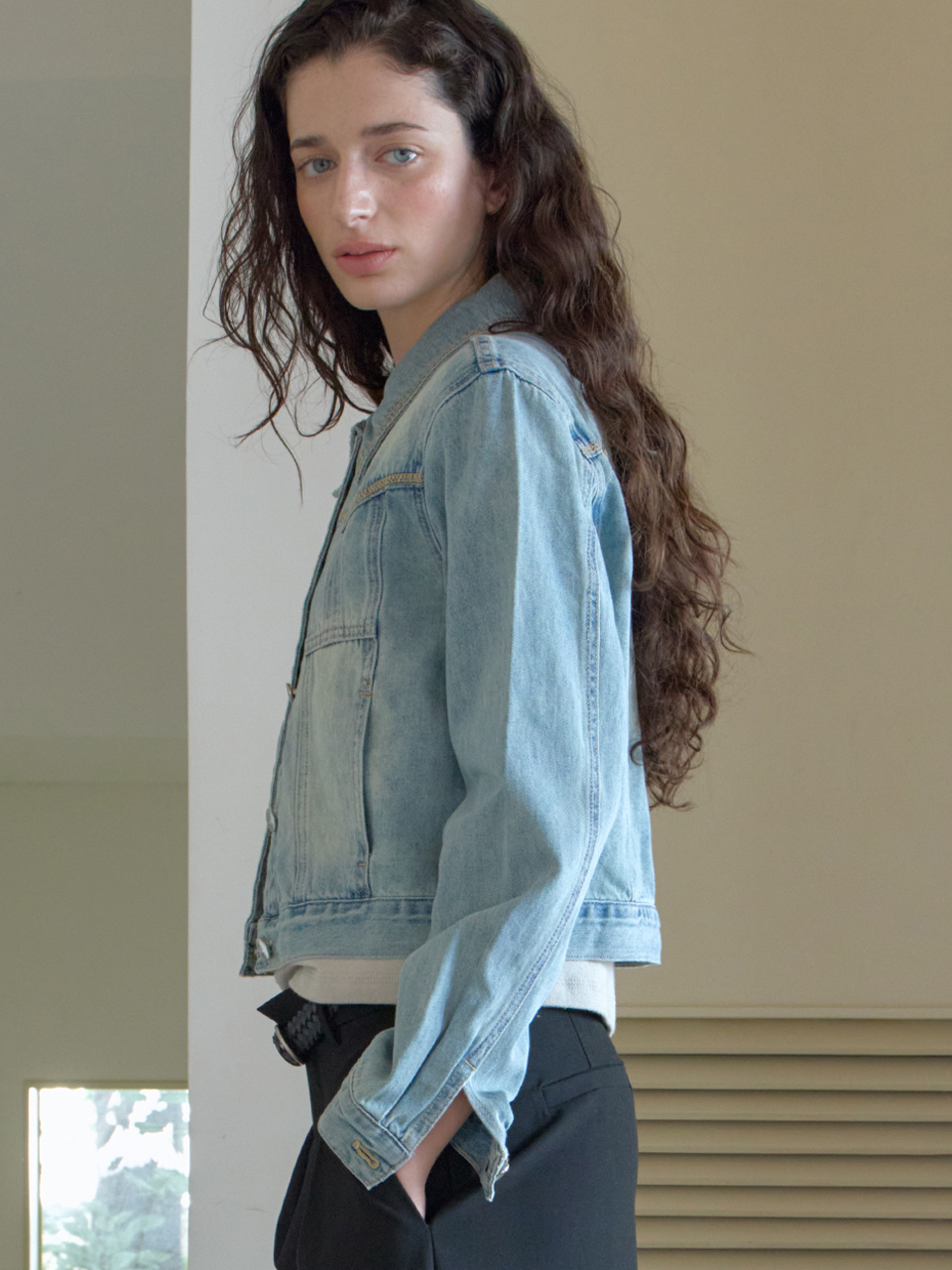 [엘씨브이] TOPSTITCH DETAIL DENIM JACKET_BLUE - 상세 이미지 4