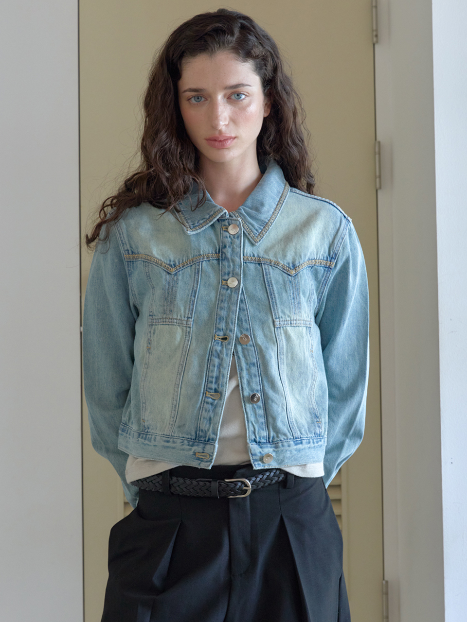 [엘씨브이] TOPSTITCH DETAIL DENIM JACKET_BLUE - 상품 이미지